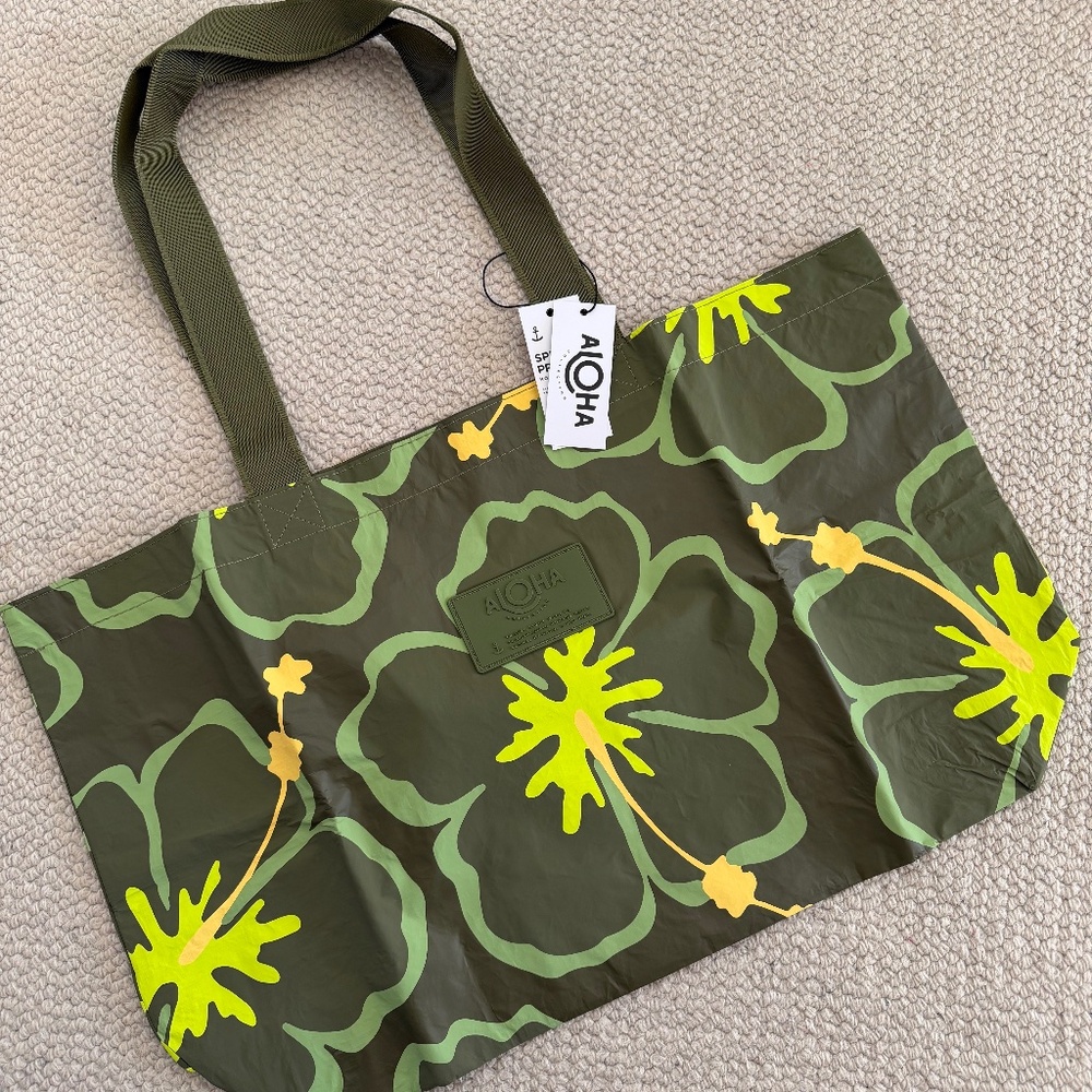 NWT ALOHA Collection Pua Waikiki Holo Holo